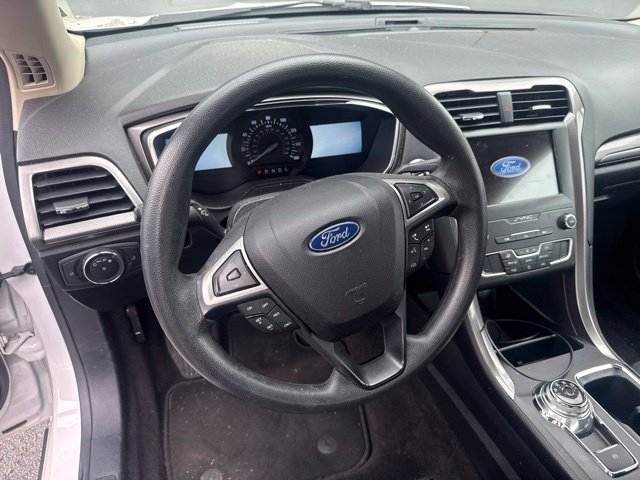 Used 2020 Ford Fusion SE FWD image 15
