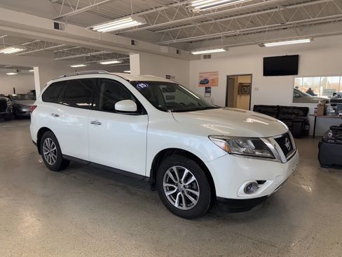 Used 2015 Nissan Pathfinder SL image 4