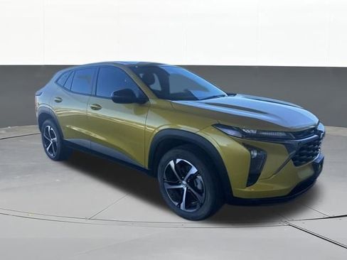 Used 2024 Chevrolet Trax RS image 1