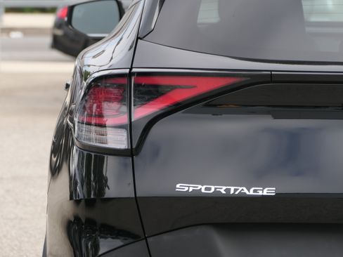 Used 2023 Kia Sportage EX FWD image 5