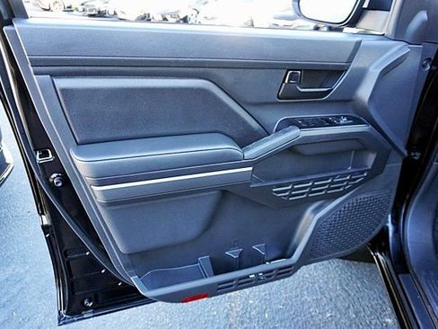 Used 2025 Toyota Tacoma SR5 AWD/4WD image 31