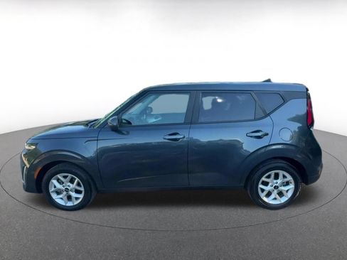 Used 2025 Kia Soul LX w/ LX Technology Package FWD image 9