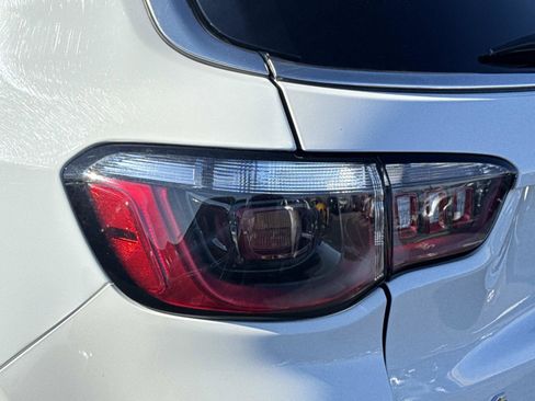 Used 2024 Jeep Compass Latitude image 31