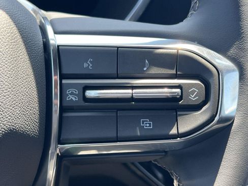 New 2026 GMC Canyon Elevation w/ LPO, Black Badging Package RWD image 14