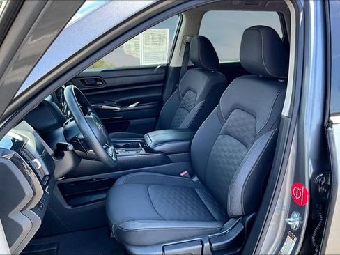 Used 2024 Nissan Pathfinder S FWD image 20