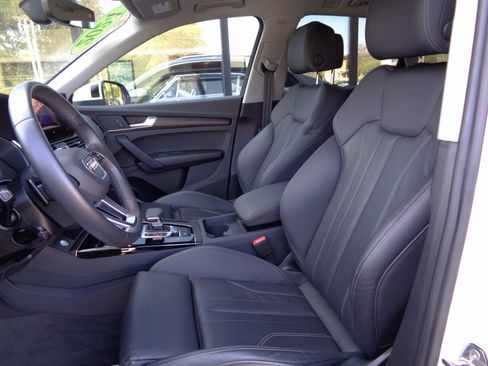 Used 2024 Audi Q5 2.0T Premium w/ Convenience Package image 9