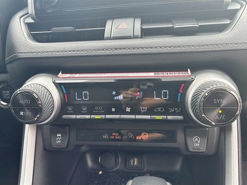 Used 2025 Toyota RAV4 XLE w/ Convenience Package FWD image 26