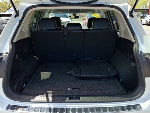 Used 2023 Volkswagen Tiguan SE AWD/4WD image 29