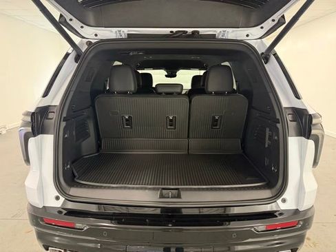 New 2026 Chevrolet Traverse High Country w/ LPO, Floor Liner Package image 8