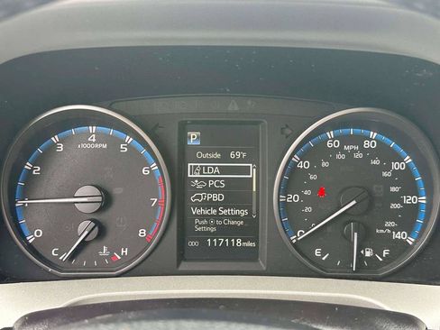Used 2017 Toyota RAV4 XLE FWD image 24