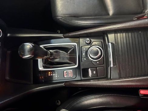 Used 2018 MAZDA MAZDA3 Touring image 19