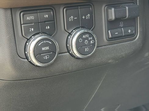 Used 2025 GMC Yukon Denali Ultimate AWD/4WD image 27