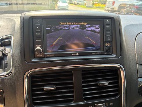 Used 2019 Dodge Grand Caravan SE FWD image 31