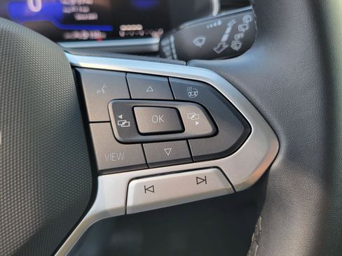 Certified 2025 Volkswagen Taos SE w/ Taos Adventure Package (SXB) FWD image 25