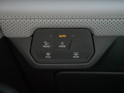 Certified 2025 Volkswagen Atlas Peak Edition SE AWD/4WD image 28