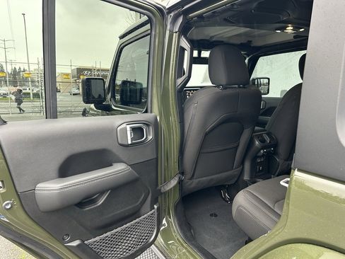 Used 2023 Jeep Wrangler Sahara image 11