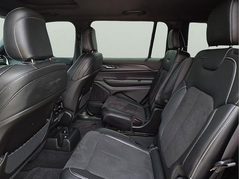 Used 2024 Jeep Grand Cherokee L Altitude AWD/4WD image 11