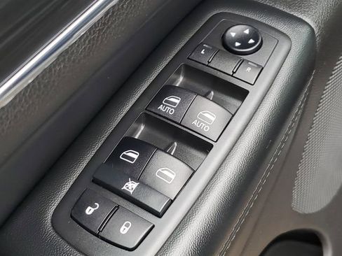 Used 2019 Jeep Grand Cherokee Limited w/ Luxury Group II image 24