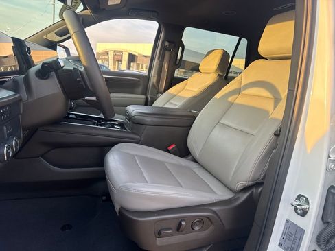 Used 2025 Chevrolet Tahoe LT image 18