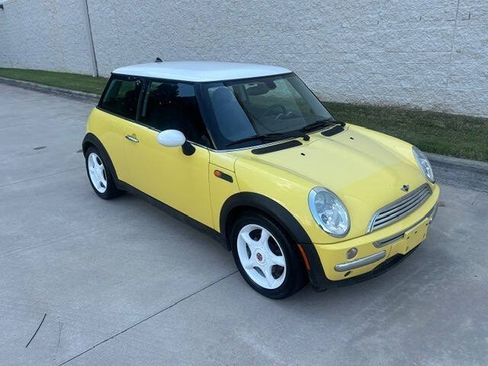 Used 2004 MINI Cooper Hardtop FWD image 2