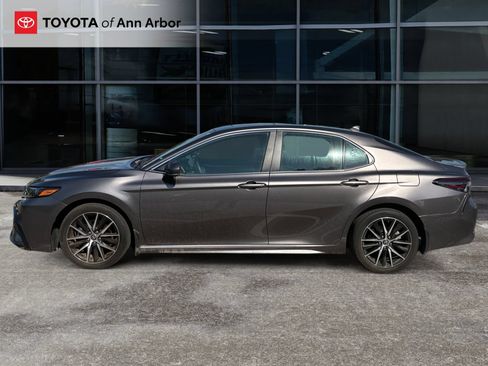 Used 2024 Toyota Camry SE w/ Cold Weather Package FWD image 3
