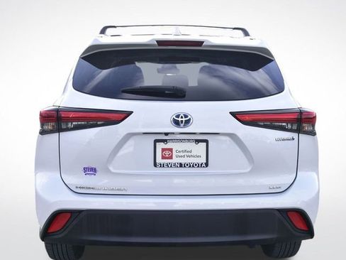 Certified 2022 Toyota Highlander XLE image 8
