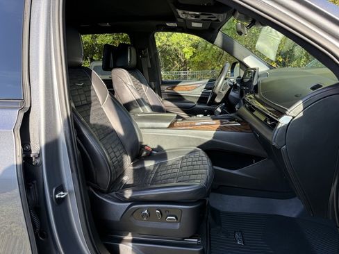 Used 2021 Cadillac Escalade ESV Sport Platinum w/ Heavy-Duty Trailer Package image 43