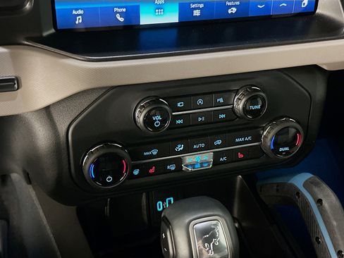 Used 2023 Ford Bronco Wildtrak image 23