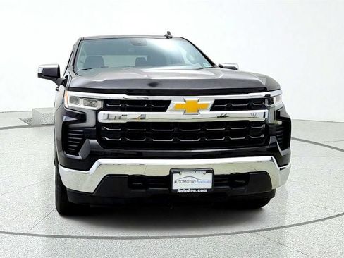 Used 2022 Chevrolet Silverado 1500 LT AWD/4WD image 2