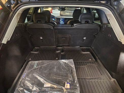 Certified 2023 Volvo XC60 B5 Plus AWD/4WD image 7
