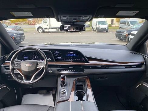 Used 2022 Cadillac Escalade ESV Luxury image 35