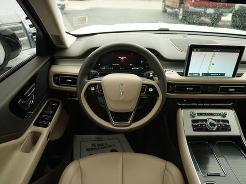Used 2024 Lincoln Aviator 2WD w/ Premium Package image 21