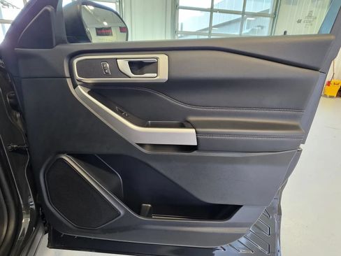 Used 2023 Ford Explorer XLT AWD/4WD image 24