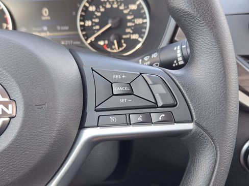Used 2025 Nissan Altima 2.5 SV FWD image 24