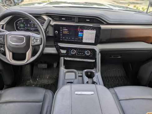 Used 2025 GMC Sierra 2500 Denali w/ Technology Package AWD/4WD image 13