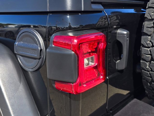 Certified 2025 Jeep Wrangler Unlimited Rubicon w/ Convenience Group AWD/4WD image 27