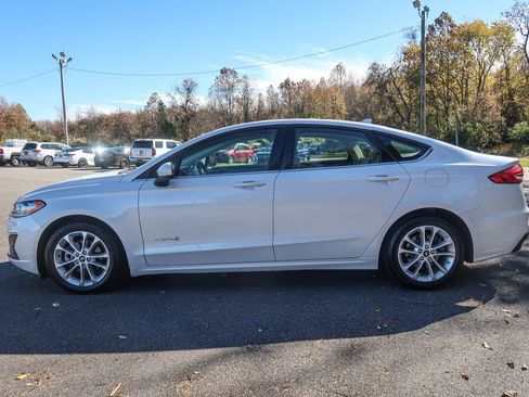 Used 2019 Ford Fusion SE image 3