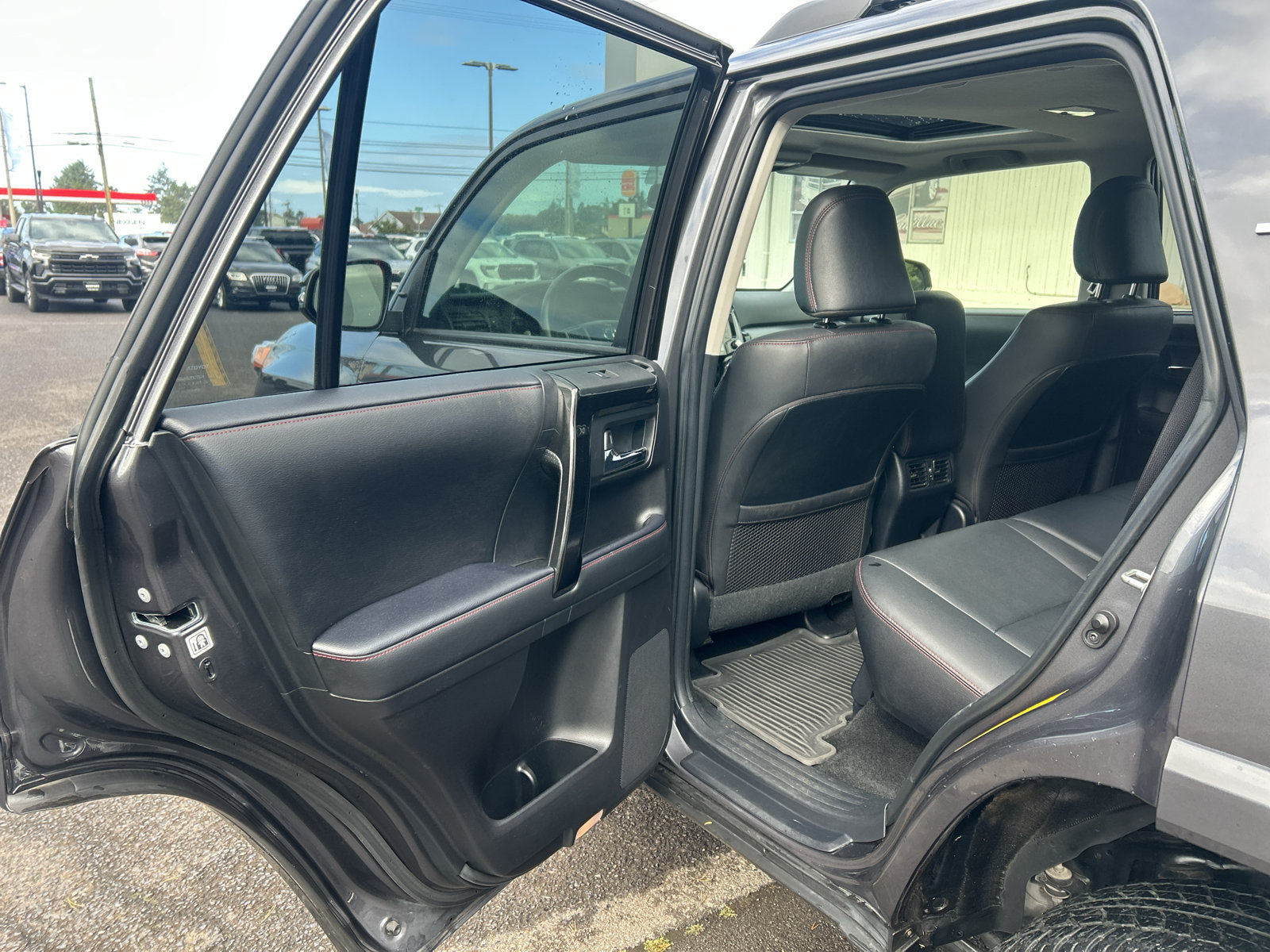 Used 2022 Toyota 4Runner TRD Off-Road Premium w/ Moonroof Package AWD/4WD image 28