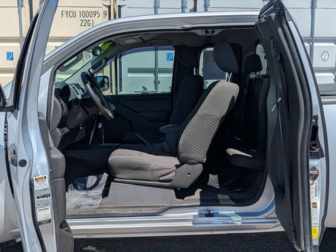 Used 2016 Nissan Frontier SV w/ SV Value Truck Package RWD image 23