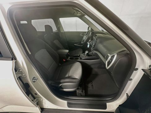 Used 2020 Kia Soul S FWD image 29