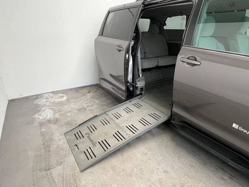 Used 2015 Toyota Sienna LE FWD image 7