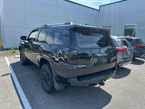 Used 2019 Toyota 4Runner SR5 AWD/4WD image 3