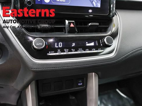 Used 2025 Toyota Corolla Cross LE FWD image 19