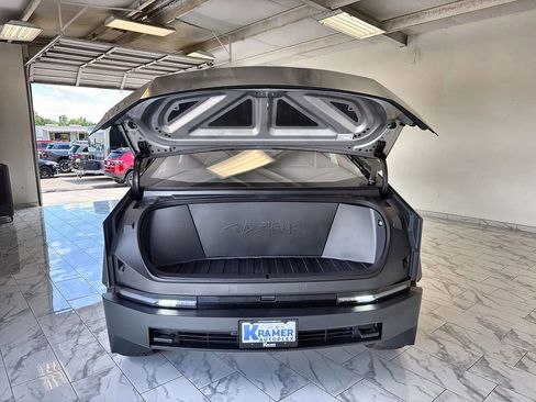 Used 2025 Tesla Cybertruck AWD Crew Cab image 31