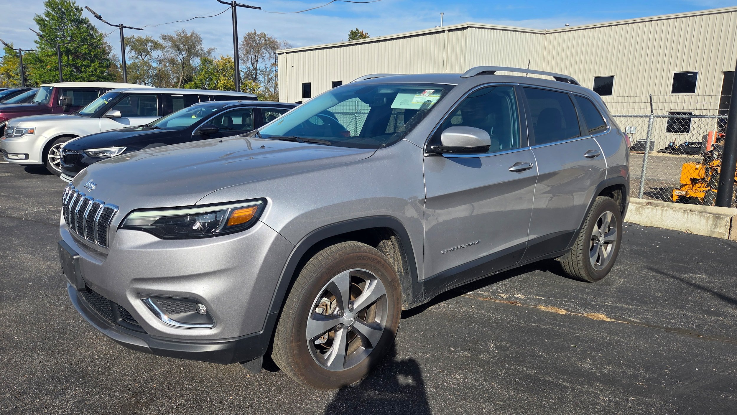 Used 2019 Jeep Cherokee Limited w/ Trailer Tow Group AWD/4WD image 7