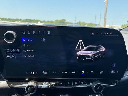 New 2025 Chevrolet Blazer EV LT image 32