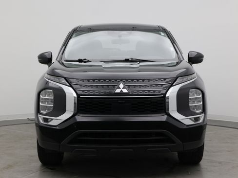 Used 2024 Mitsubishi Outlander ES FWD image 2