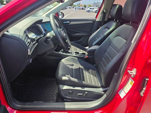 Used 2021 Volkswagen Jetta SE image 22