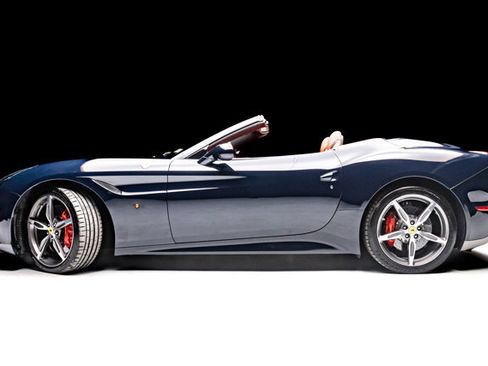 Used 2016 Ferrari California T RWD image 22