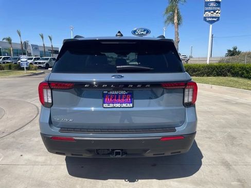 New 2026 Ford Explorer Active RWD image 4